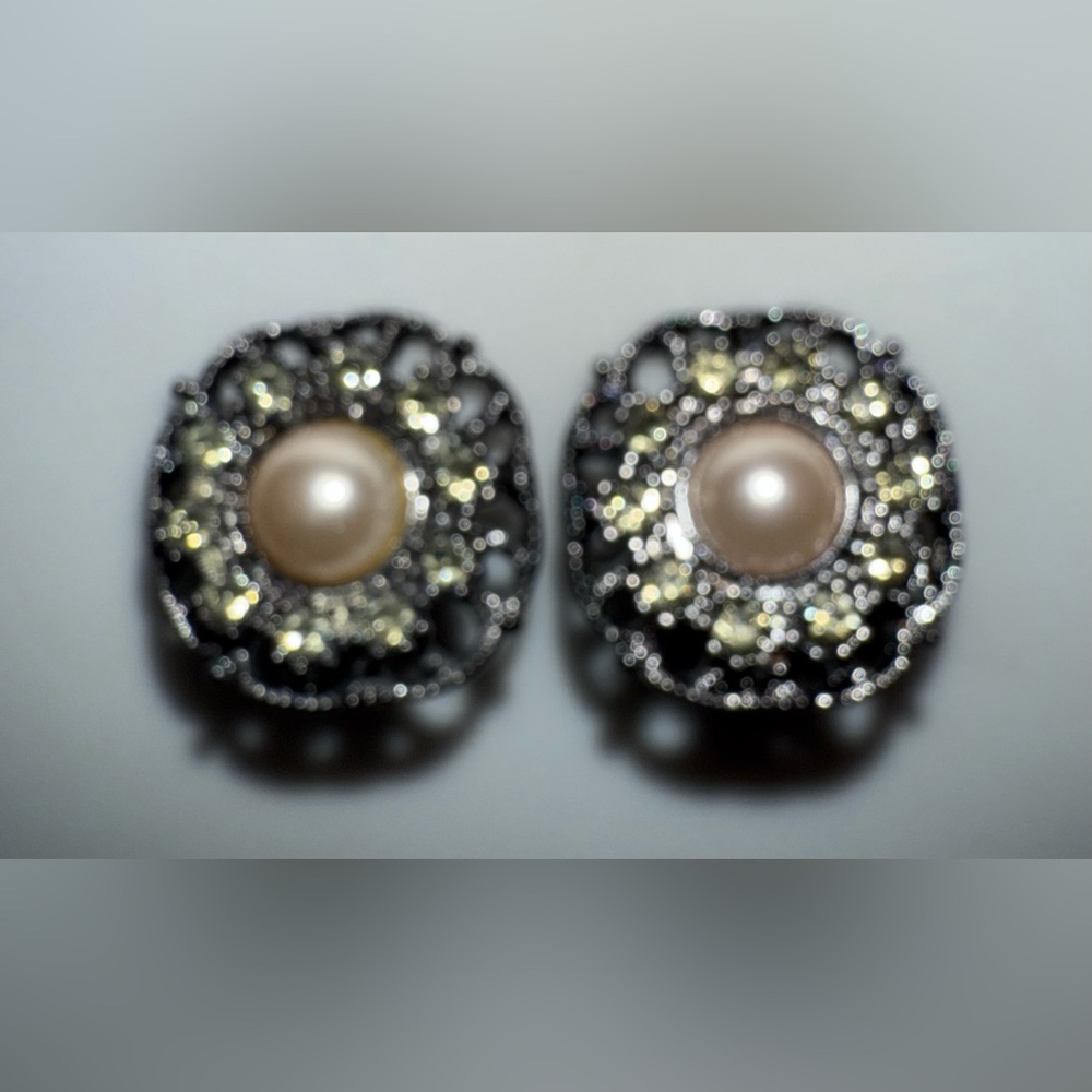 $3 Elegant Pearl and Crystal Earrings~New~$3 WHEN BUNDLED WITH 3 OR MORE ITEMS - Picture 7 of 13